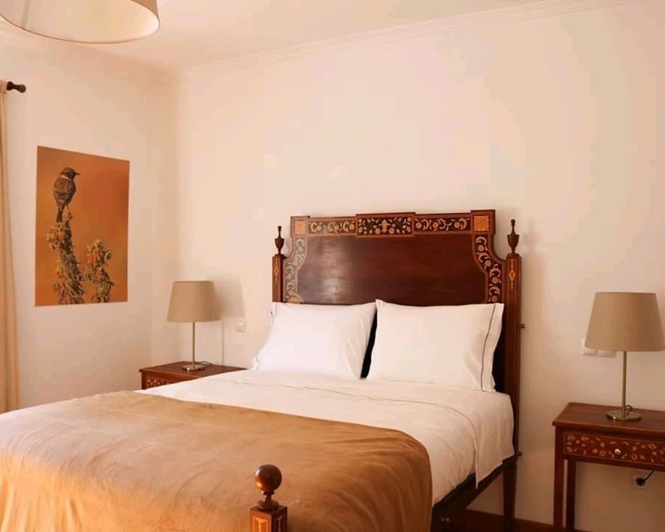 Quarto twin com duas camas individuais no Monte da Floresta